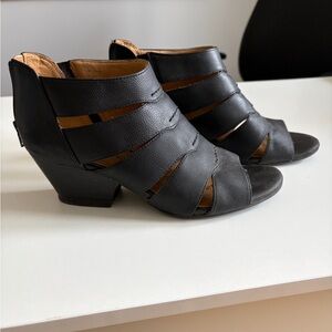 Stylish Black Women's Heeled Sandals Natural Soul size 9.5